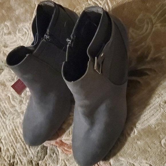 Dexflex Comfort Shoes Womens Size 8-1/2 8.5 Gray ' Suede '  Ankle Heeled… - Picture 13 of 13